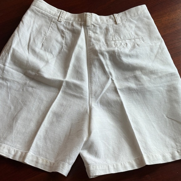 Vintage Liz Claiborne White Linen/Cotton Blend Shorts - Picture 3 of 10